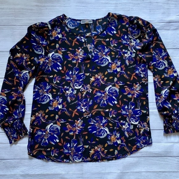 Pleione Long-Sleeve Floral Blouse with Keyhole Neckline in Small Size - Picture 2 of 9